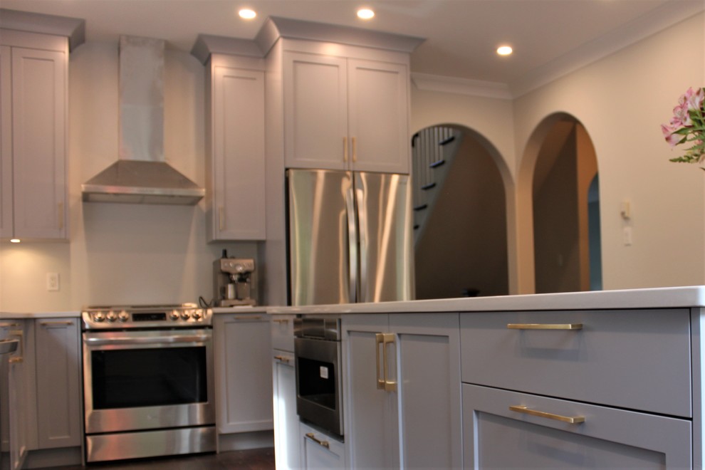 Kitchen - transitional kitchen idea