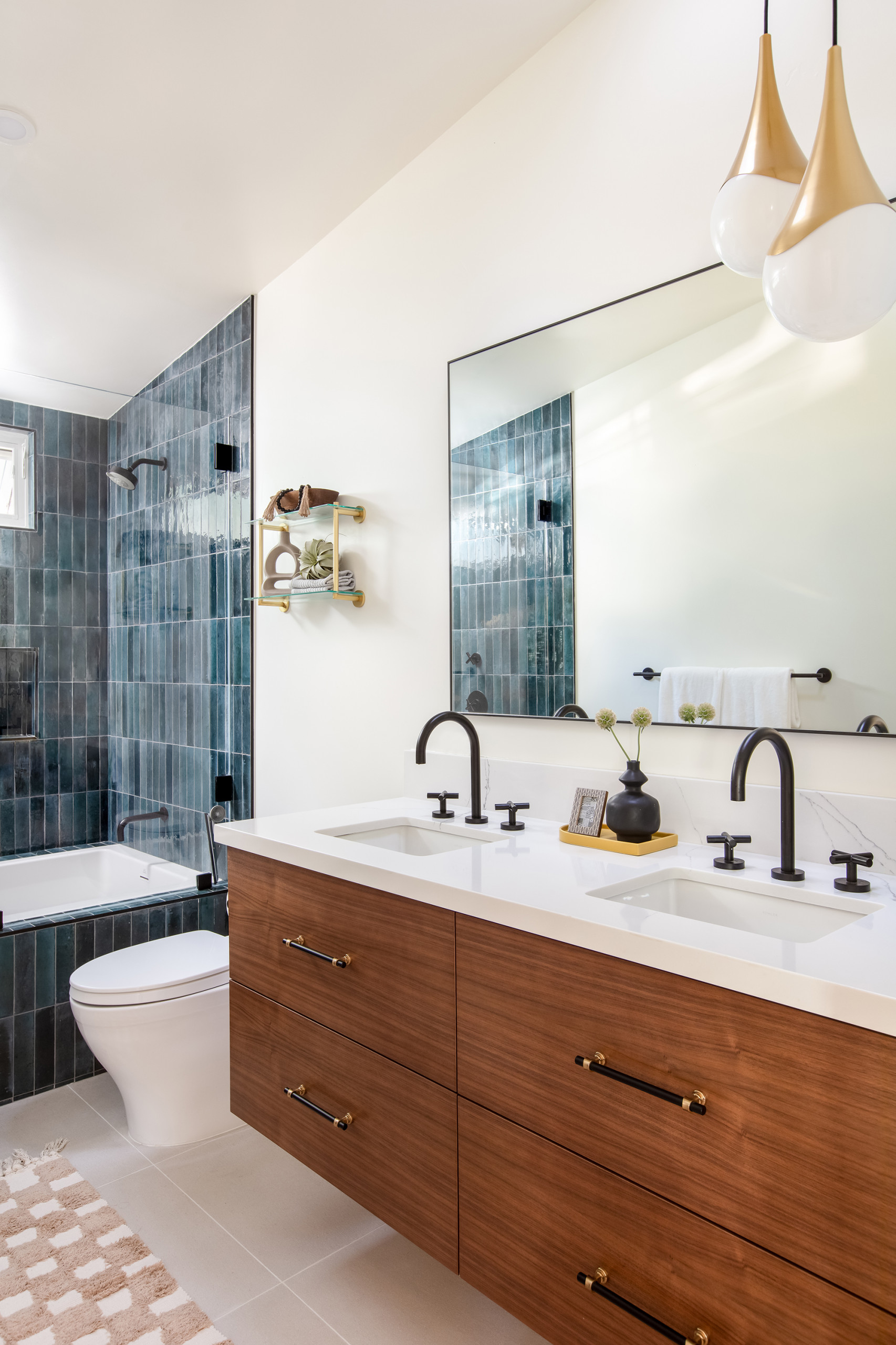 Lo & Co Lincoln Pull - Brass - Flooring Bathrooms Interiors