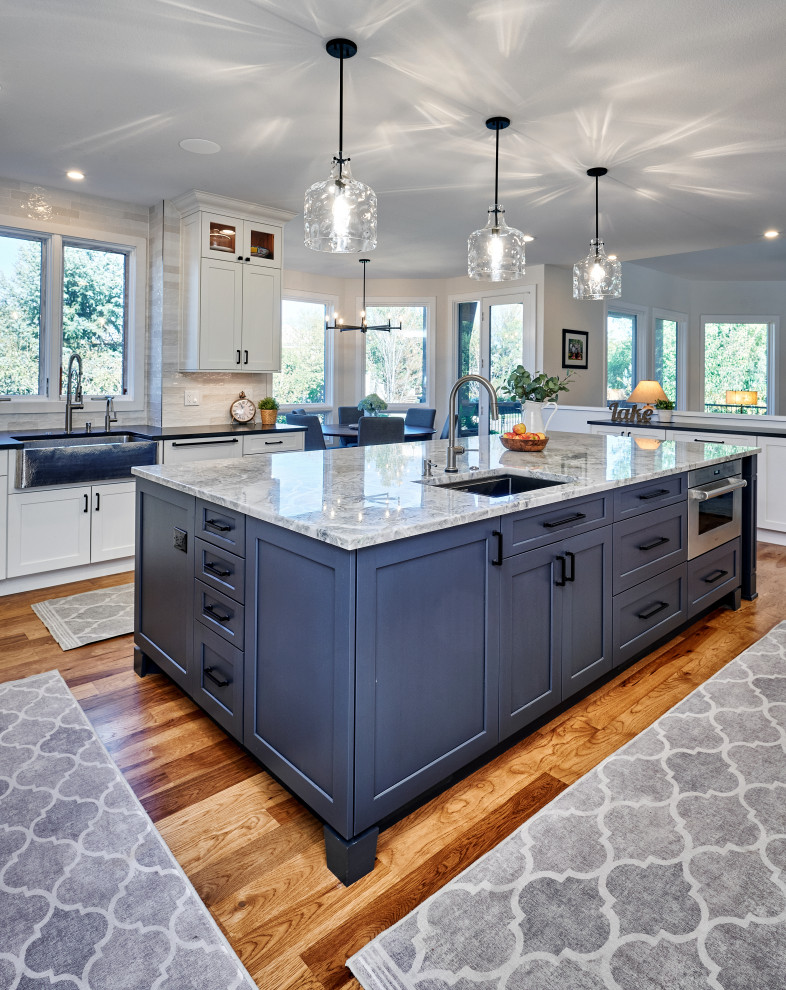 Kitchen - transitional kitchen idea in Denver