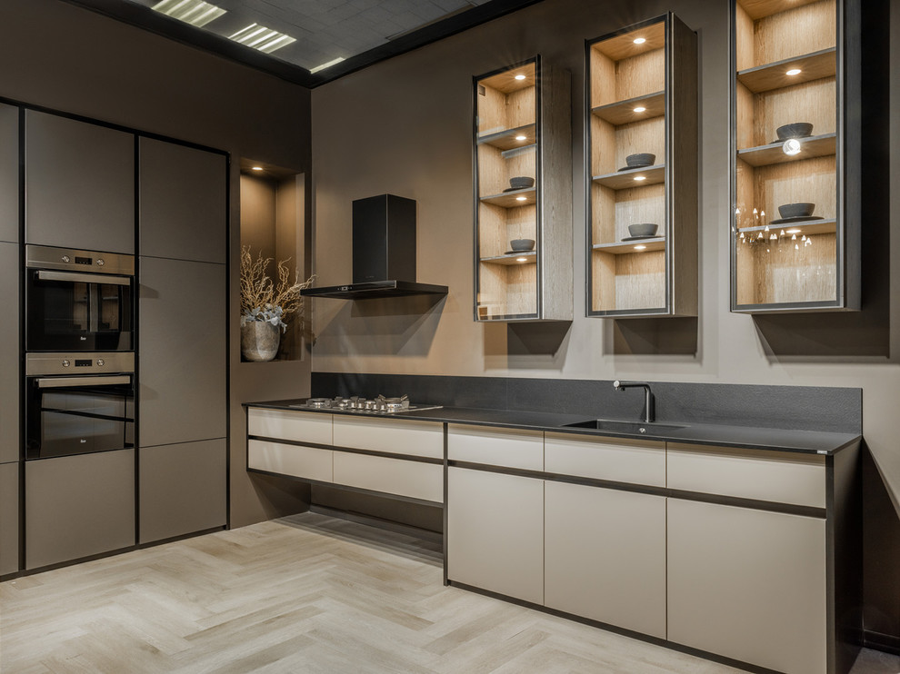 Кухня в ручкой Gola