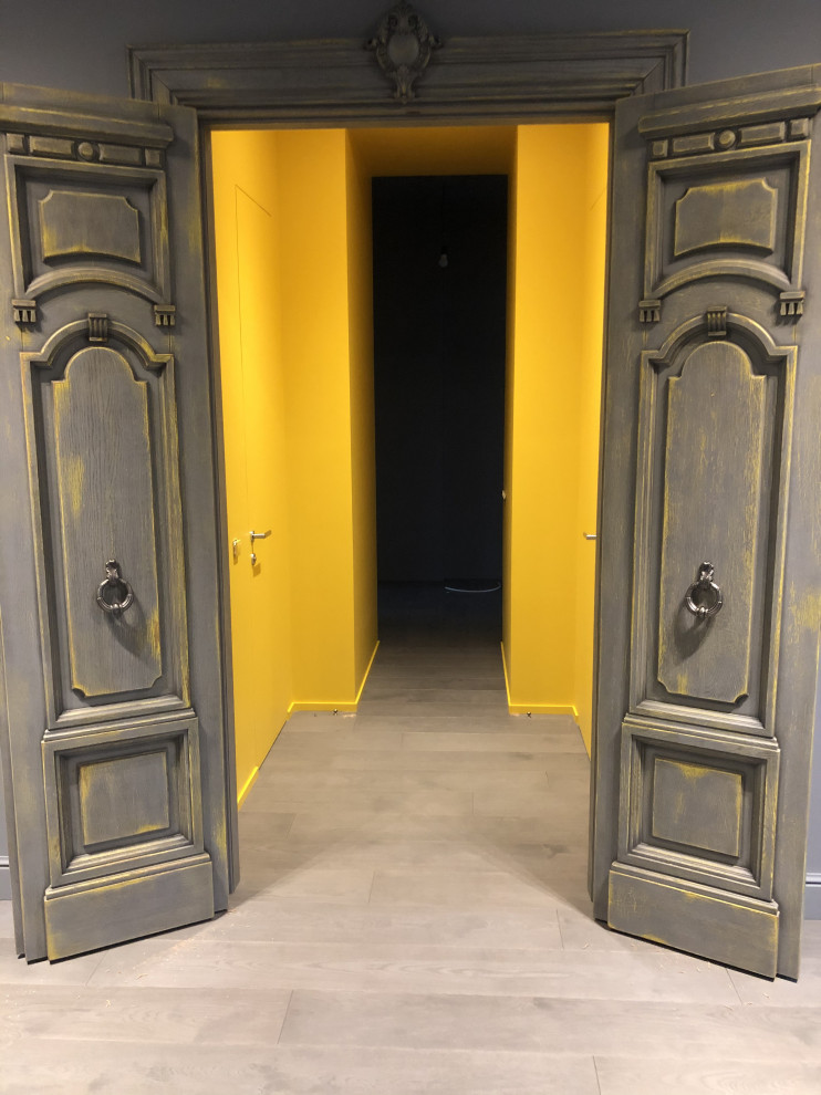 Историчсекие двери на Бронной