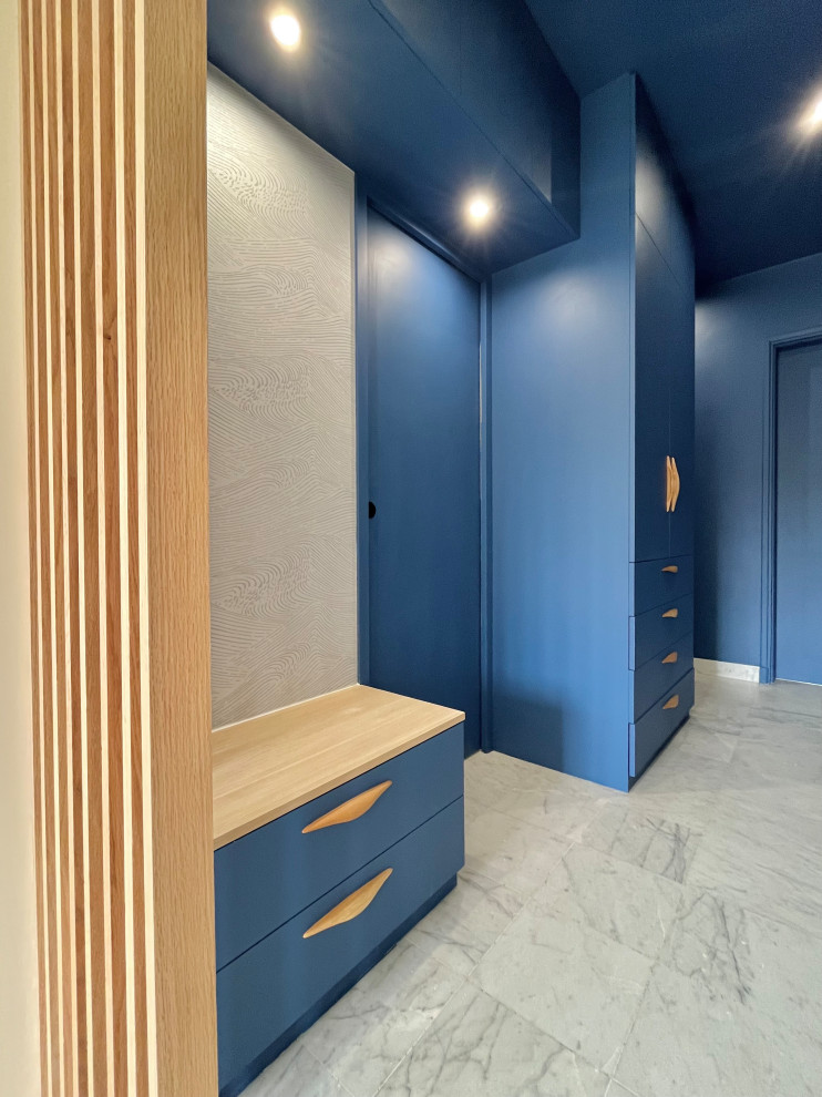 ENTREE murs, plafond et meubles sur-mesure peints en bleu