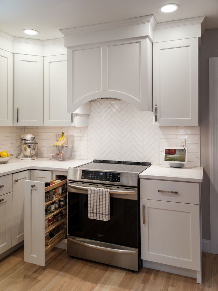 Kitchen - transitional kitchen idea
