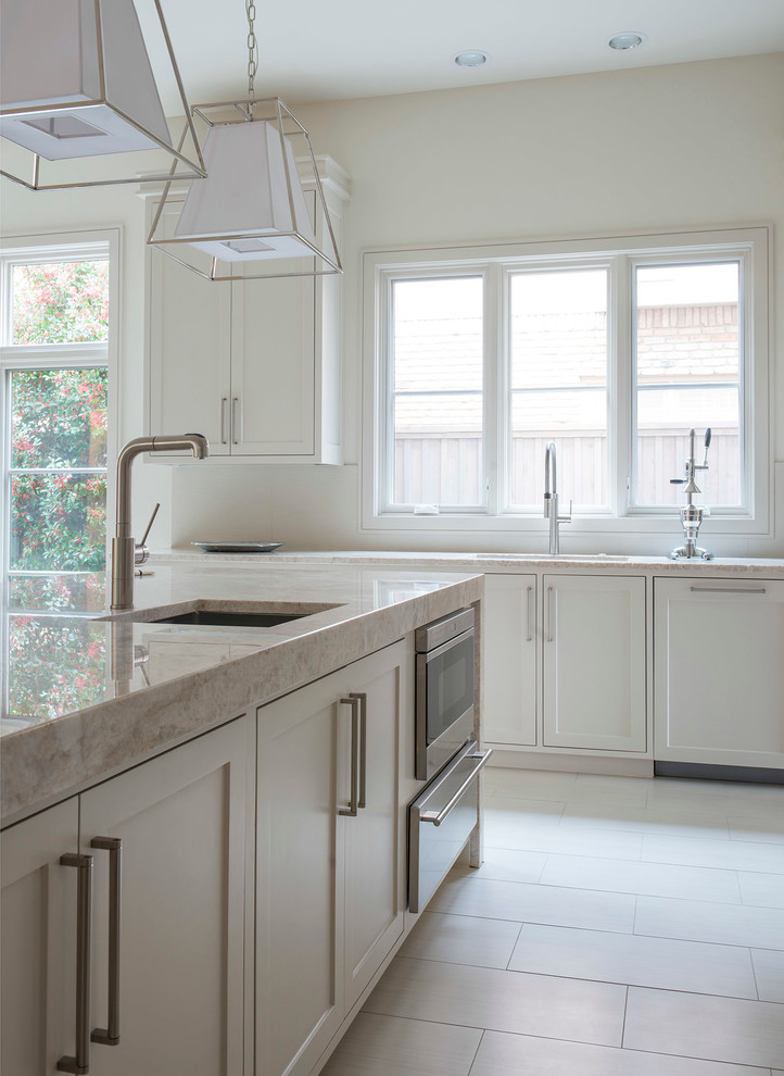 Inspiration for a transitional kitchen remodel in Dallas