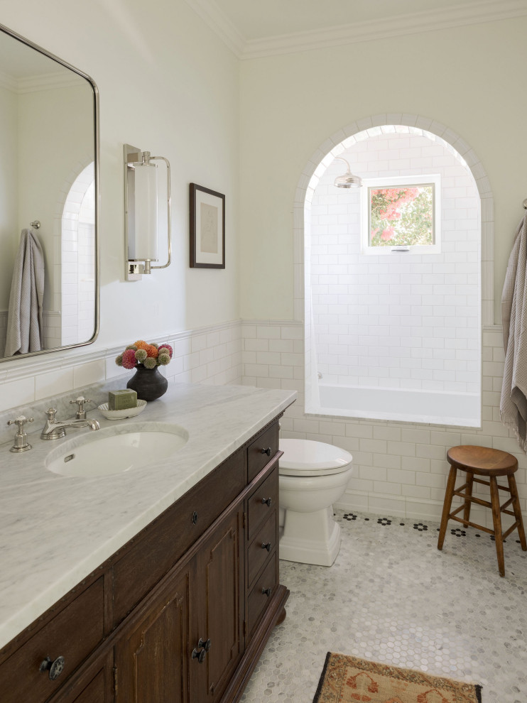 Klassisches Langes und schmales Badezimmer in Sacramento