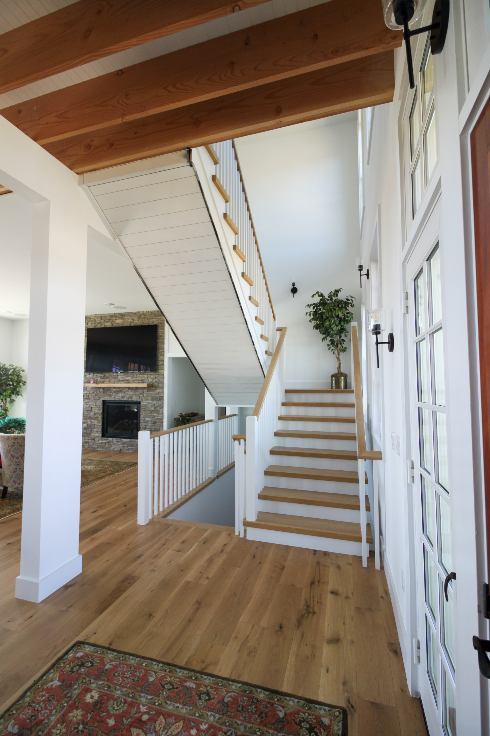 91_U-Shaped Floating Staircase Surrounded by Bucolic Mountain Views, Winchester,