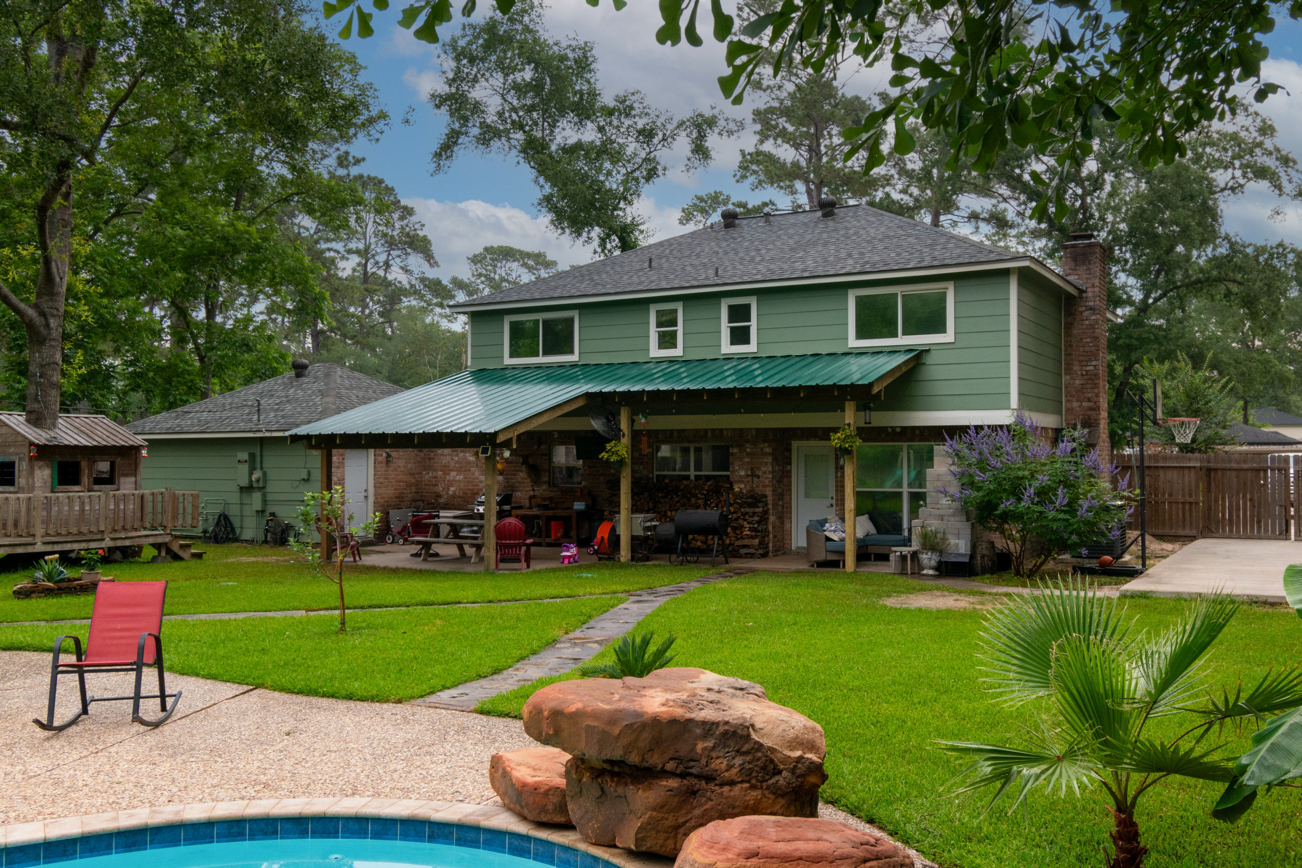 Oak Plaza Siding and Patio Cover
