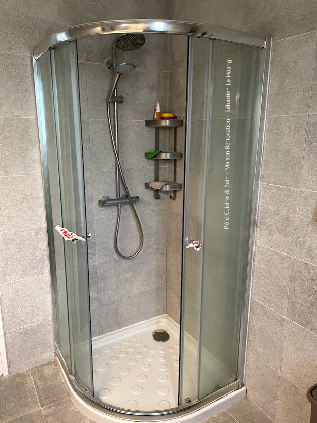 SALLE D'EAU: Remplacement d'une cabine par un receveur de douche extra-plat