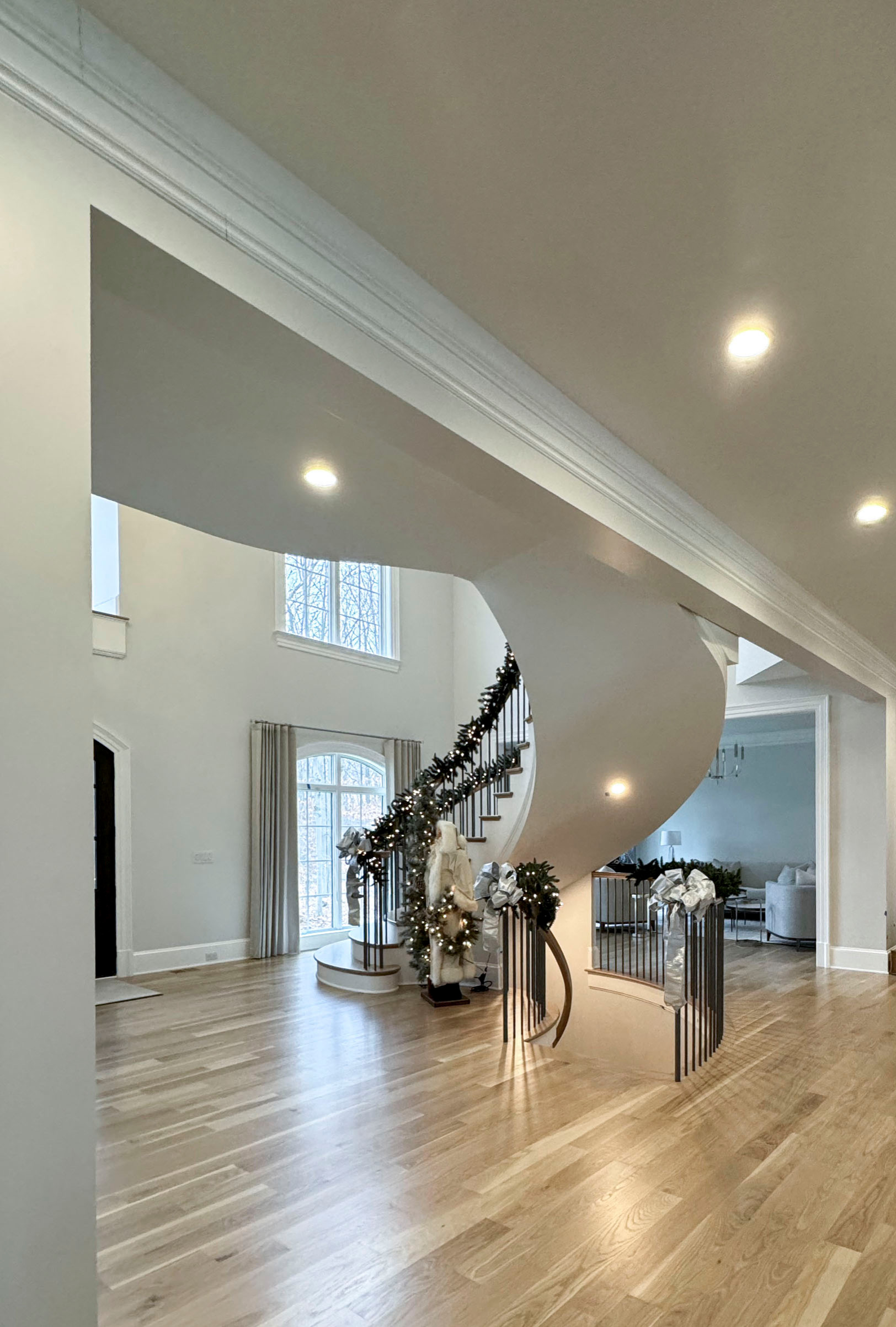 116_Elegant & Eye-catching Curved Staircase, Leesburg VA 20175