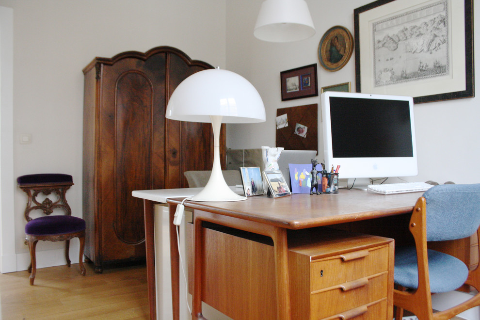Photo of an eclectic home office in Amsterdam.