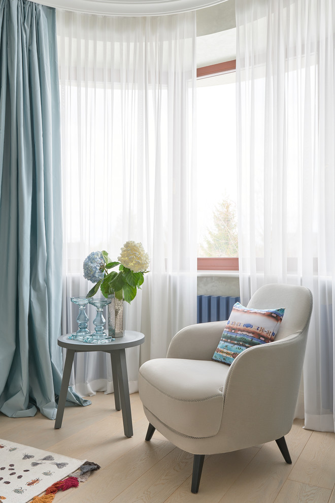 Большой загородный дом