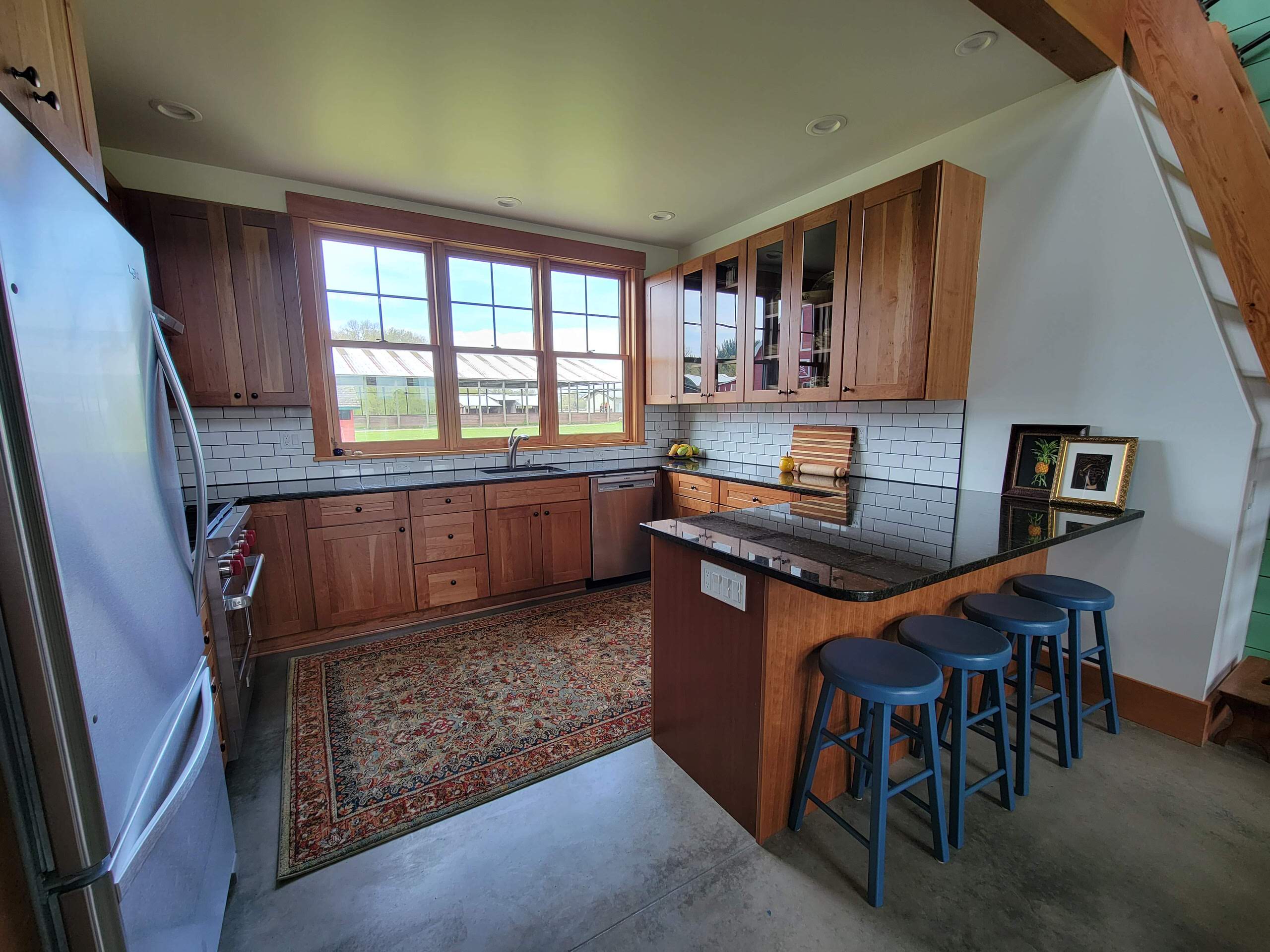 Farmhouse kitchen photo in Seattle