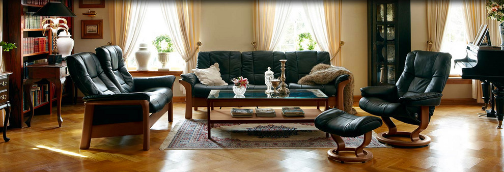 Inspiration for a traditional living room in Other.