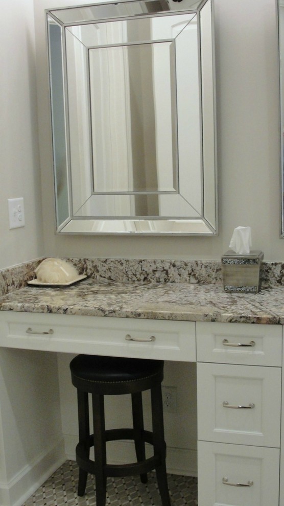 Transitional home design photo in Raleigh