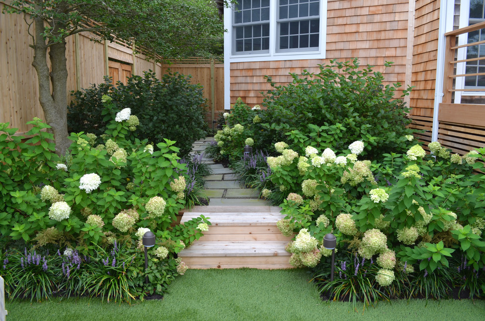 Inspiration for a traditional side yard garden in New York.