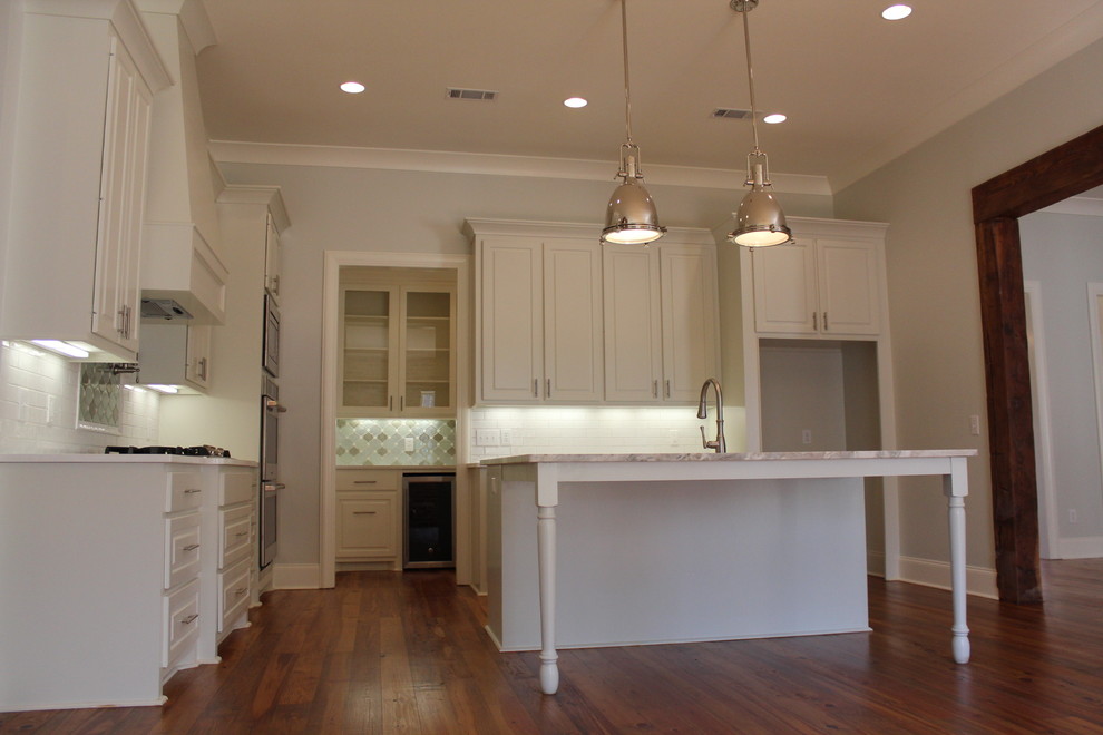 Kitchen - transitional kitchen idea in Jackson