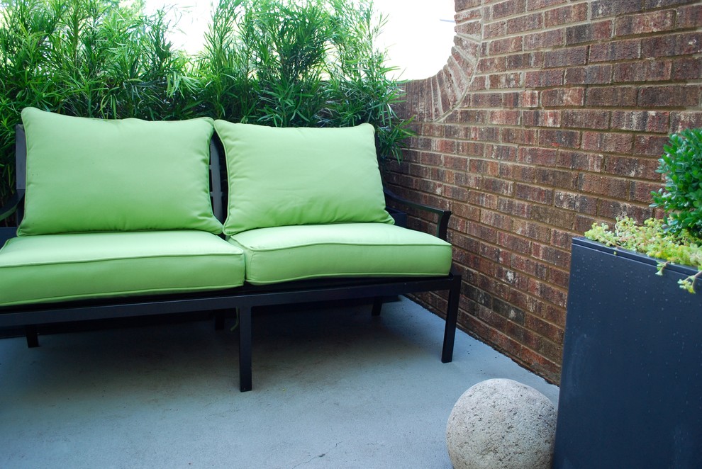 Photo of a contemporary patio in Charlotte.