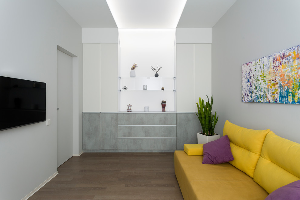 On the verge of illusion