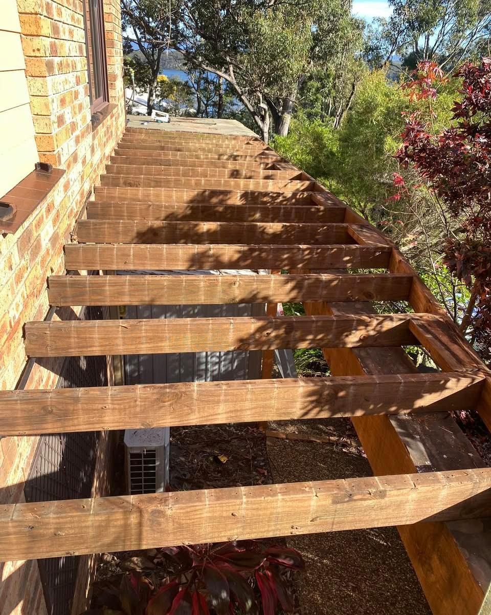 Deck Eleebana