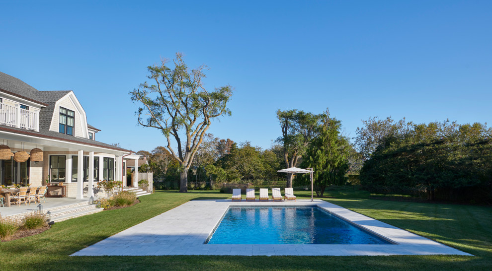 This is an example of an expansive coastal swimming pool in Houston.