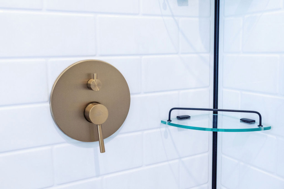 Evanson Shower Detail