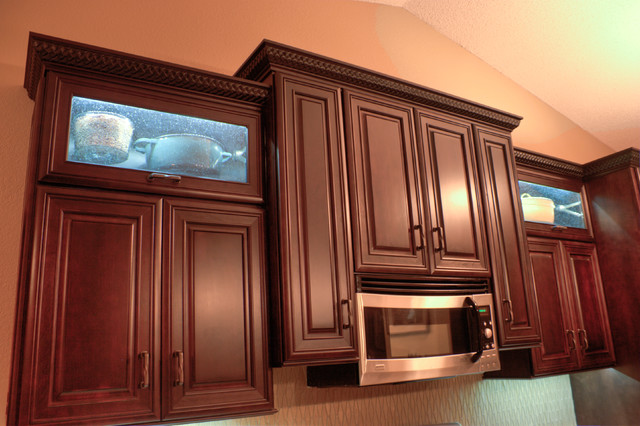 Transitional transitional-kitchen