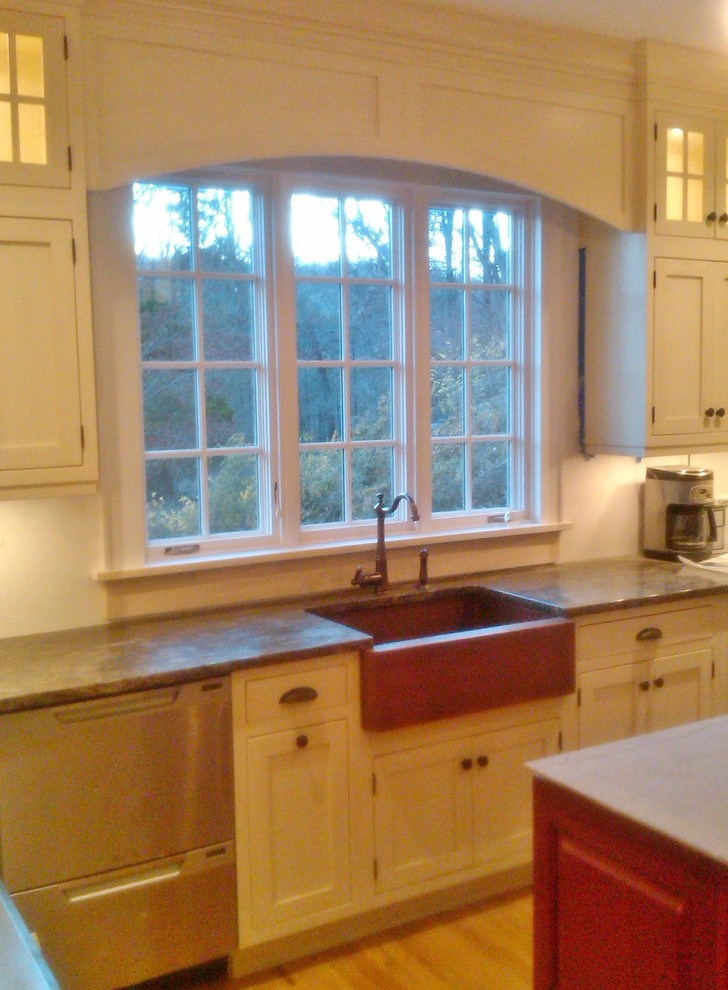 Transitional kitchen photo in New York