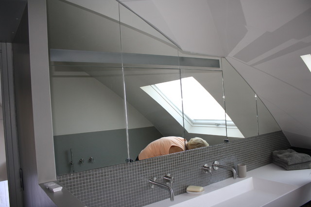 Idée de décoration pour une salle de bain design.