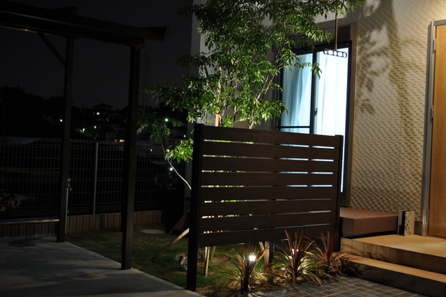アオダモを照らす素敵な庭 坂井ガーデンプランニング 浜松市ｆ様邸 Asian Tokyo Suburbs By Proの庭照明 ライティングマイスター Houzz