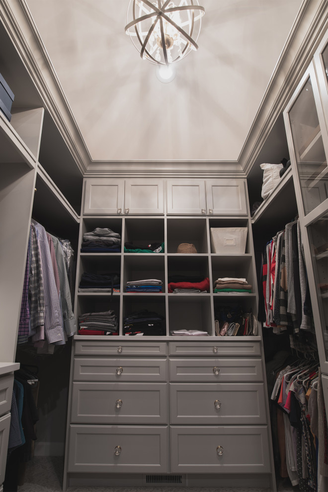 Inspiration for a mid-sized traditional gender-neutral walk-in wardrobe in Chicago with shaker cabinets, grey cabinets, carpet, grey floor and recessed.