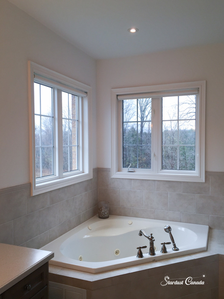 Example of a transitional home design design in Toronto