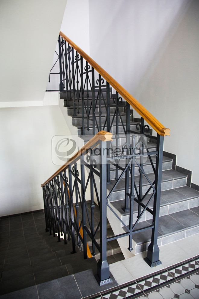 Балконы, ворота и балюстрады для многоквартирного дома