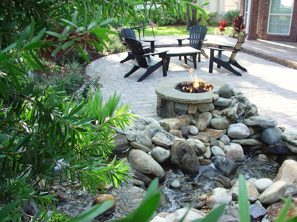 Photo of a modern patio in Jacksonville.