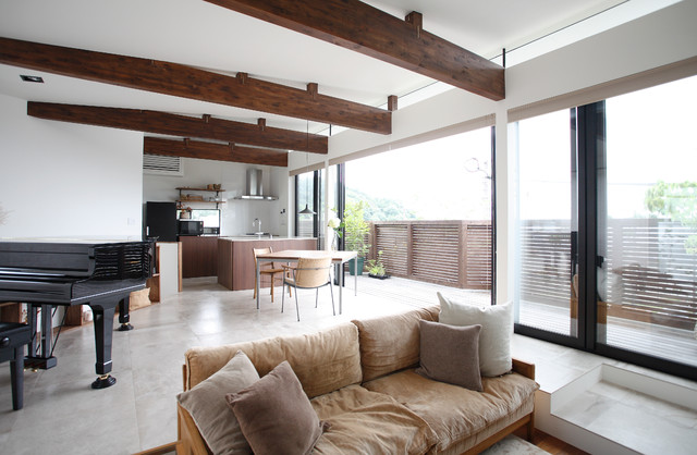 交差する家 shabby-chic-style-wohnbereich