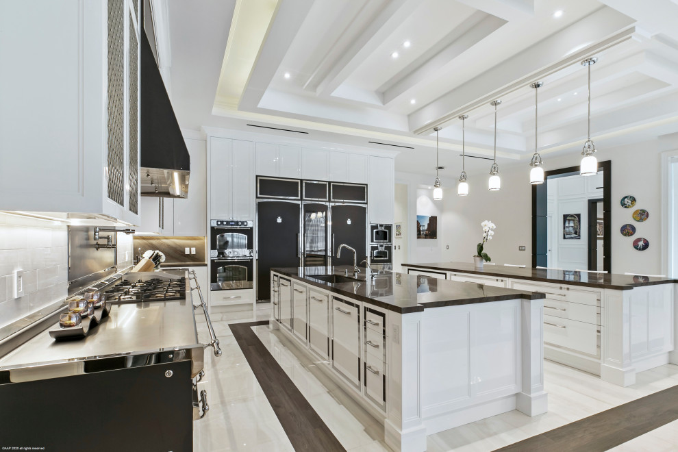 Transitional kitchen photo in Miami