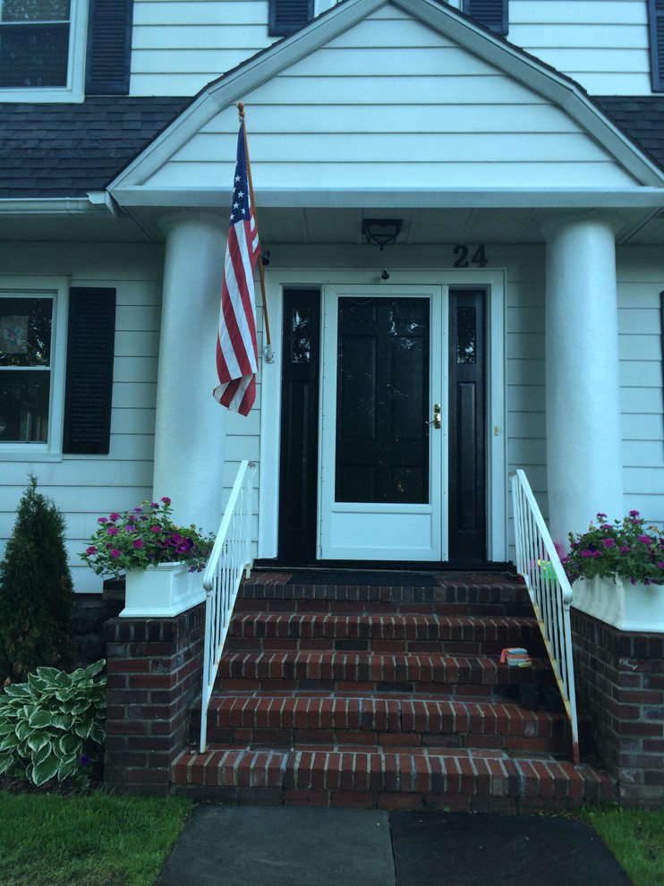 Should side lights match door?