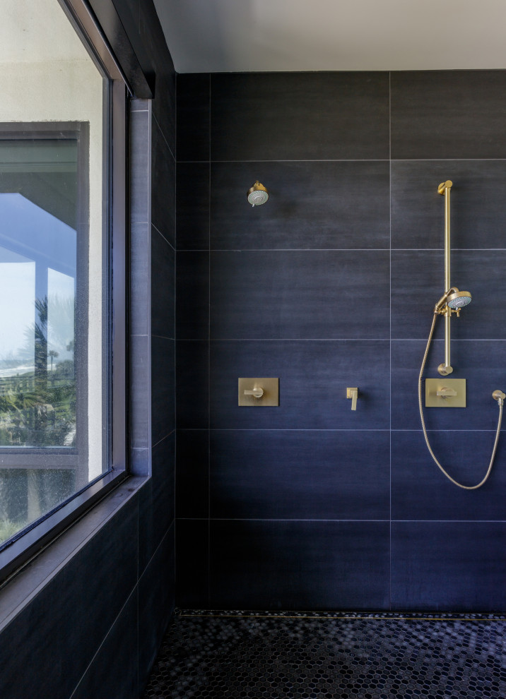 Идея дизайна: большая ванная комната в стиле модернизм