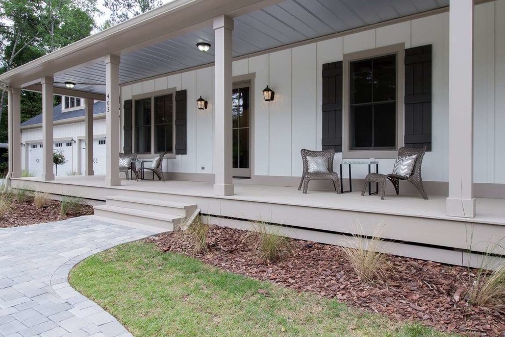 Large front yard verandah in Atlanta with natural stone pavers.