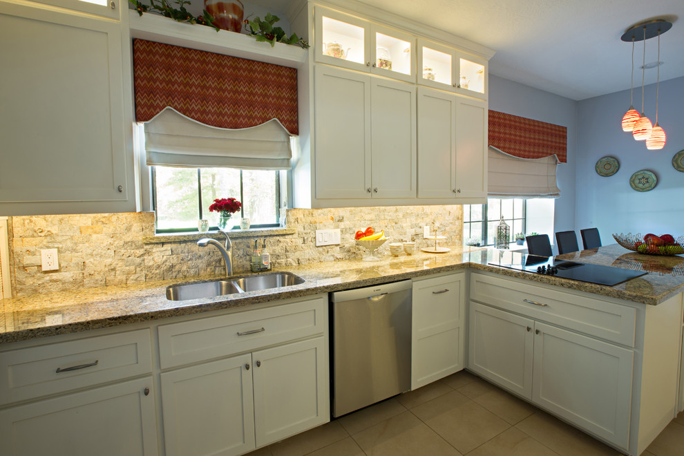 Example of a transitional kitchen design in Houston