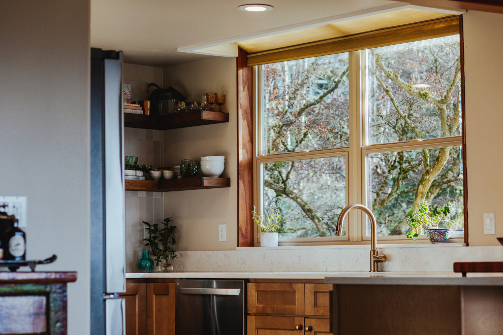 Mountain style home design photo in Seattle