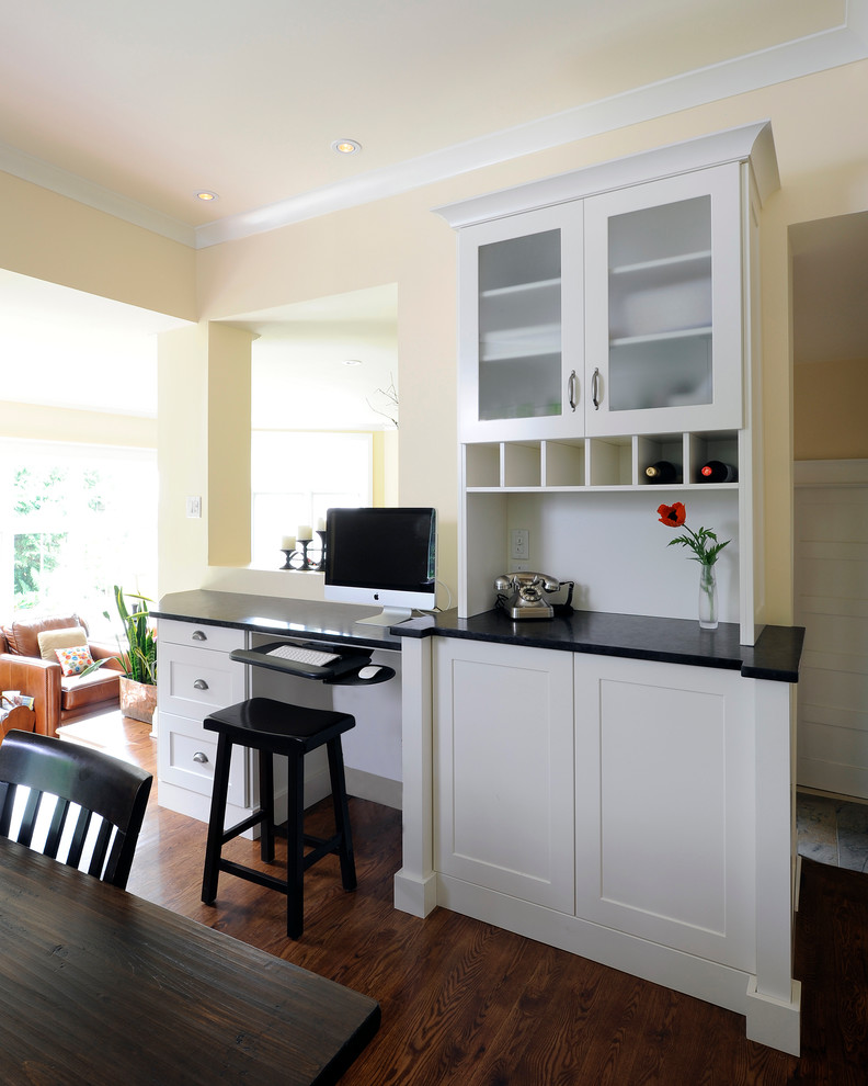 Inspiration for a traditional kitchen in Ottawa with shaker cabinets.