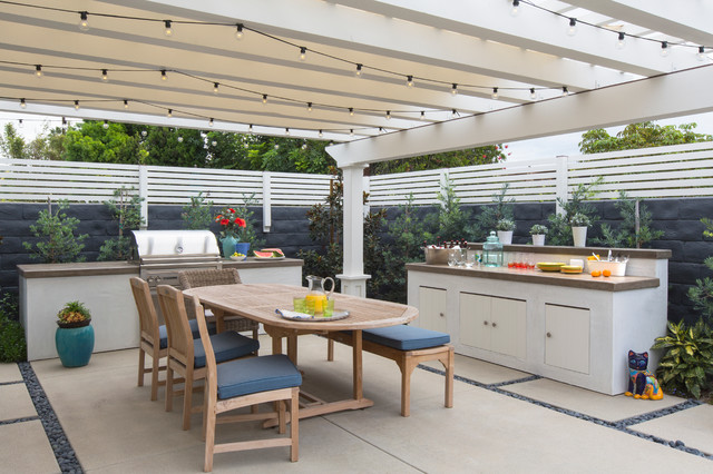 Seal Beach Entertainers Retreat transitional-garden
