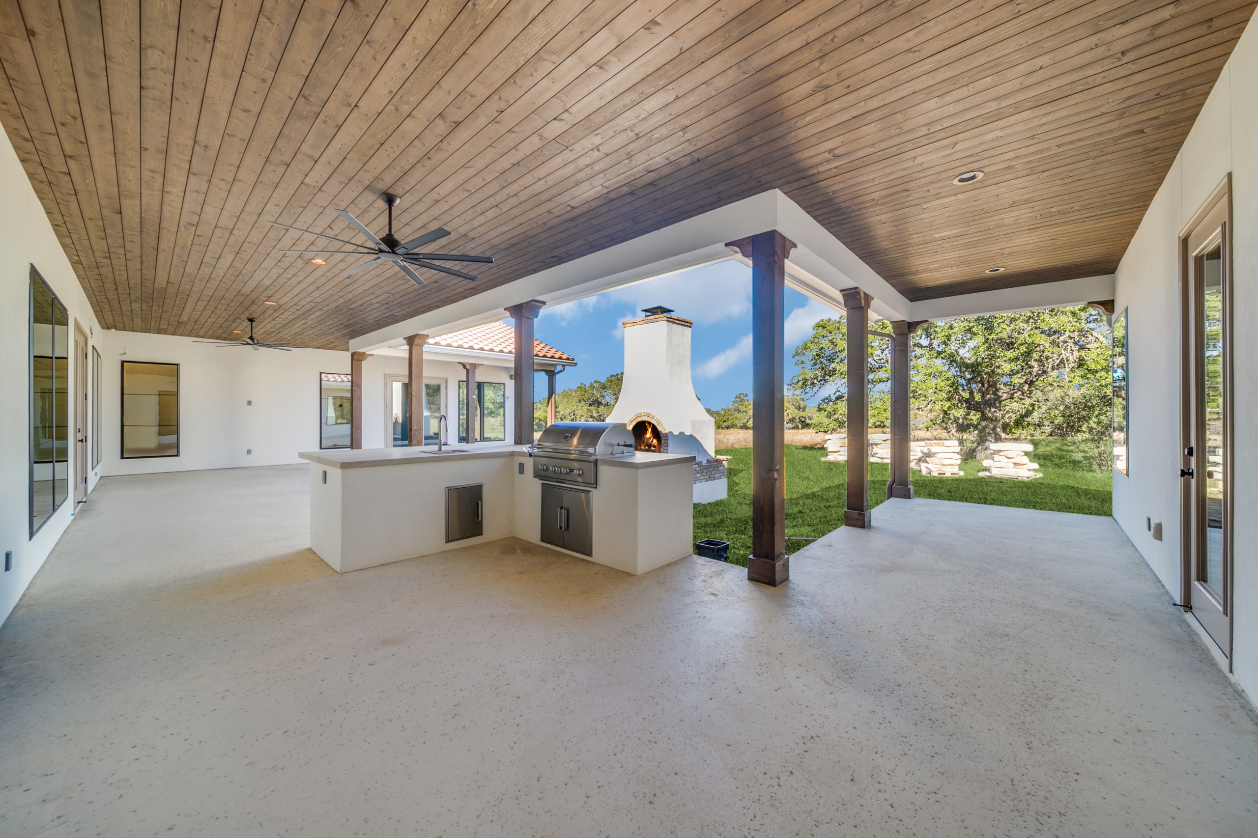 Spanish: 3,430 ft², 4 BR/3.5 BA/1 ST