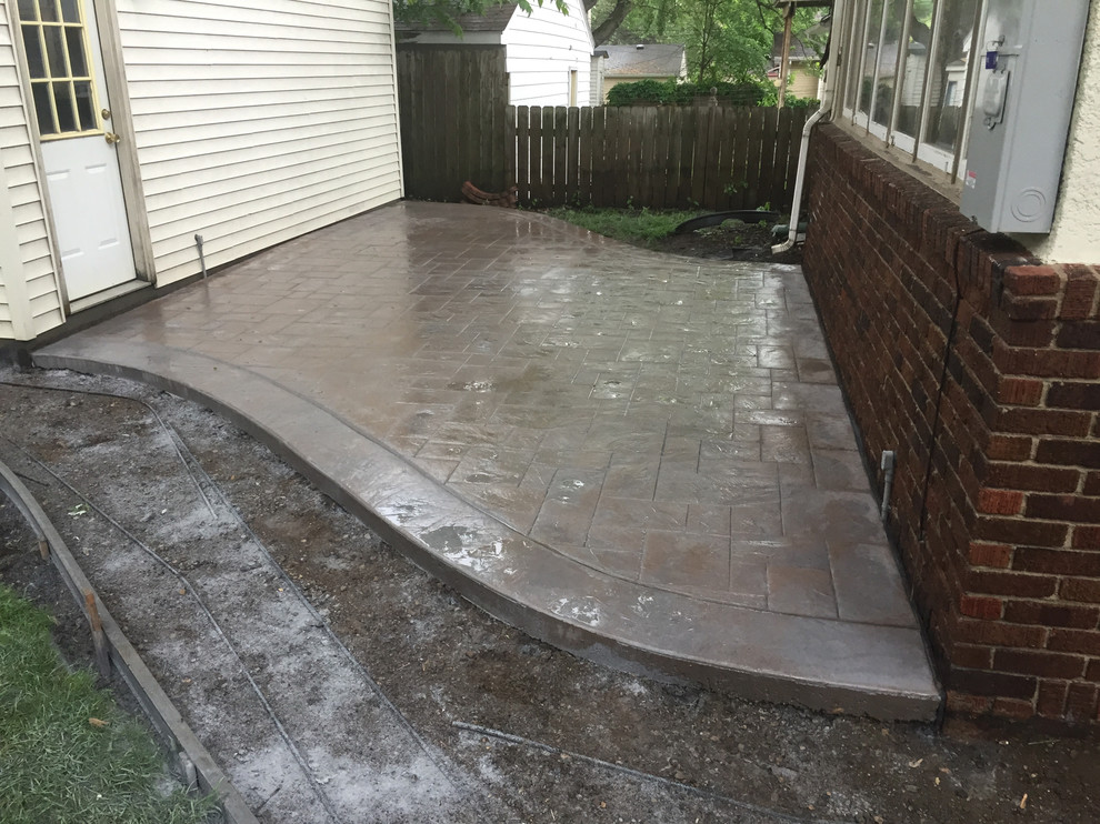 Inspiration for a mid-sized traditional patio in Minneapolis with concrete slab.