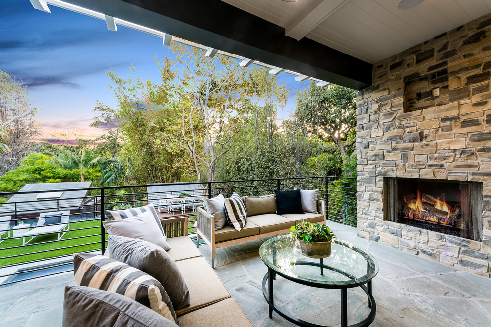 Transitional porch idea in Los Angeles
