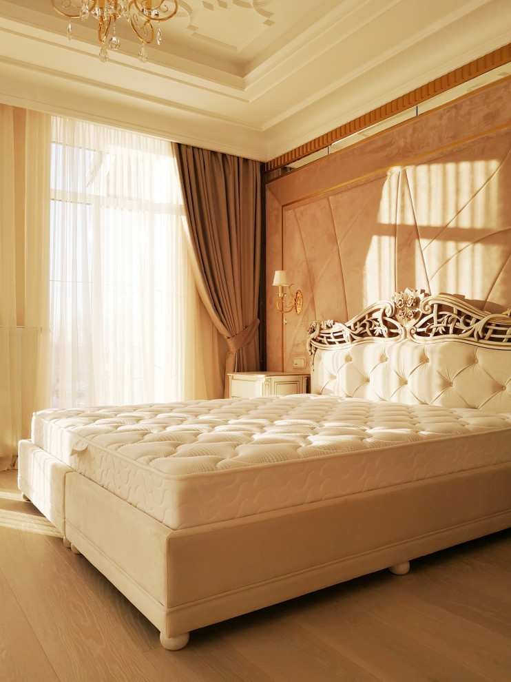 Фото готового интерьера. Второй этаж загородного дома, пространство спален в дом