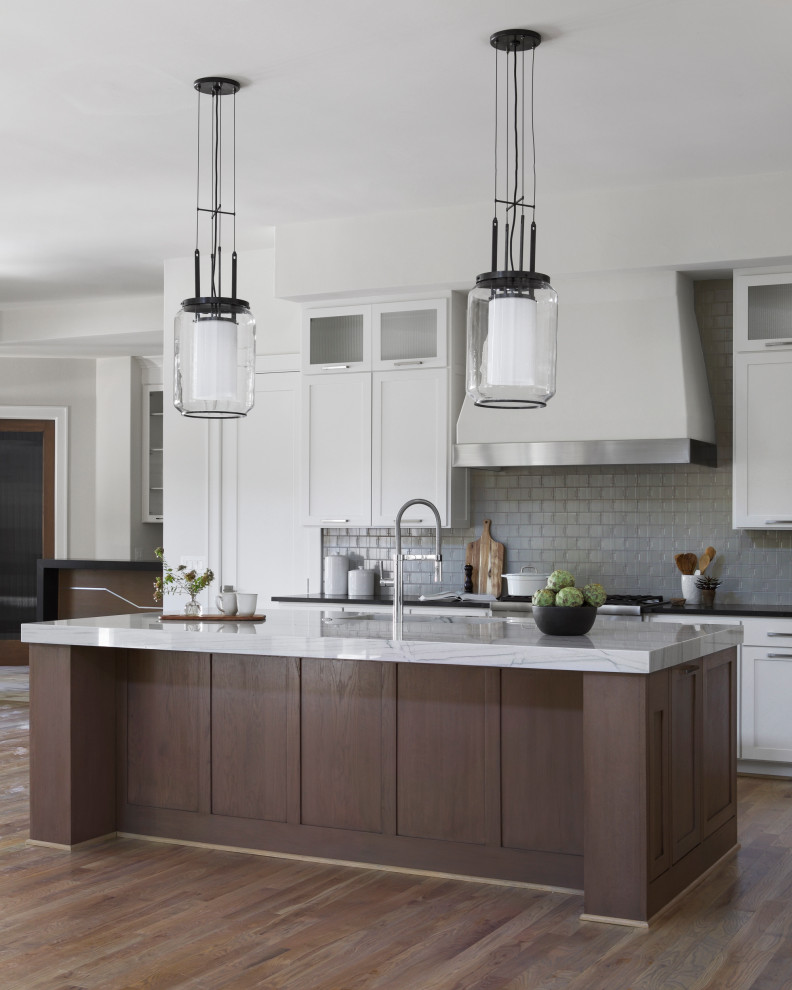 Kitchen - transitional kitchen idea in Dallas
