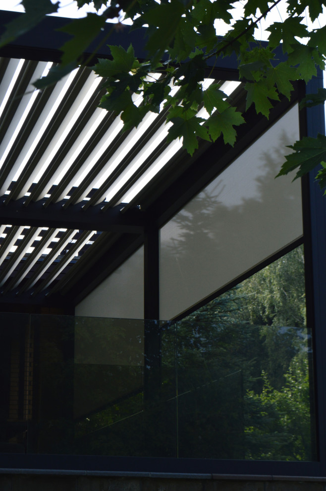 Сдвоенная биоклиматическая пергольная конструкция Renson Camargue