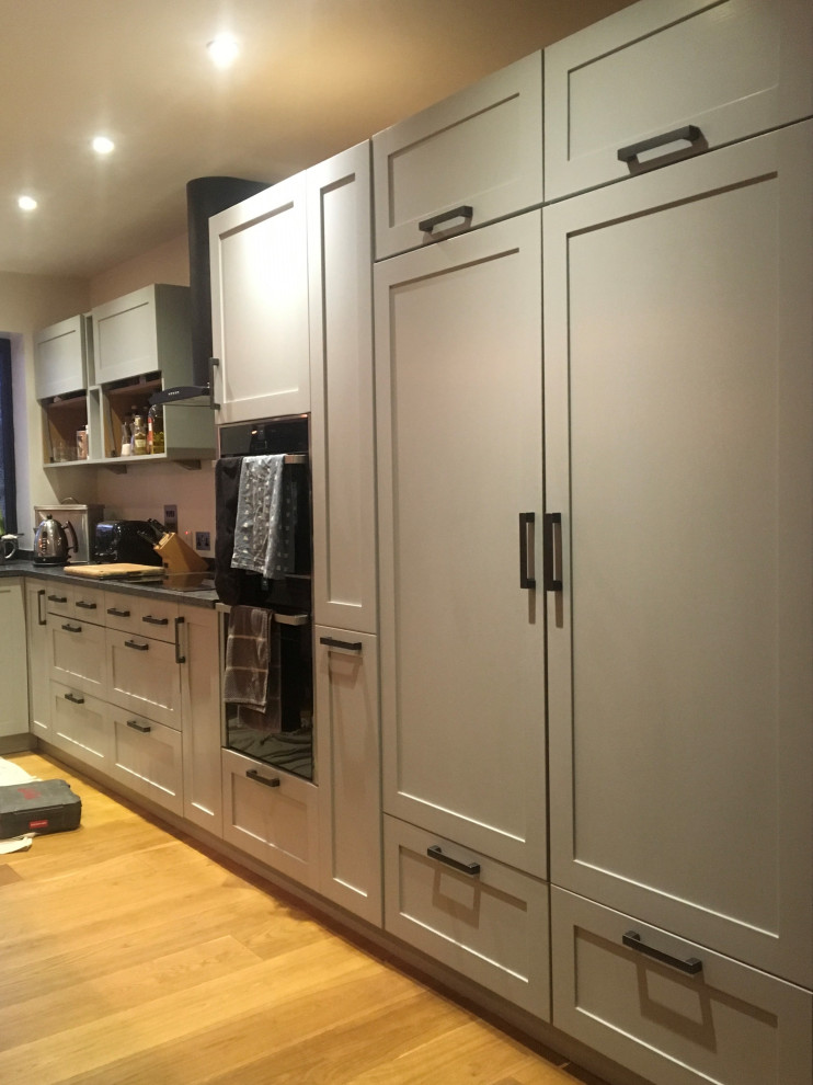 This is an example of a modern kitchen in Devon.