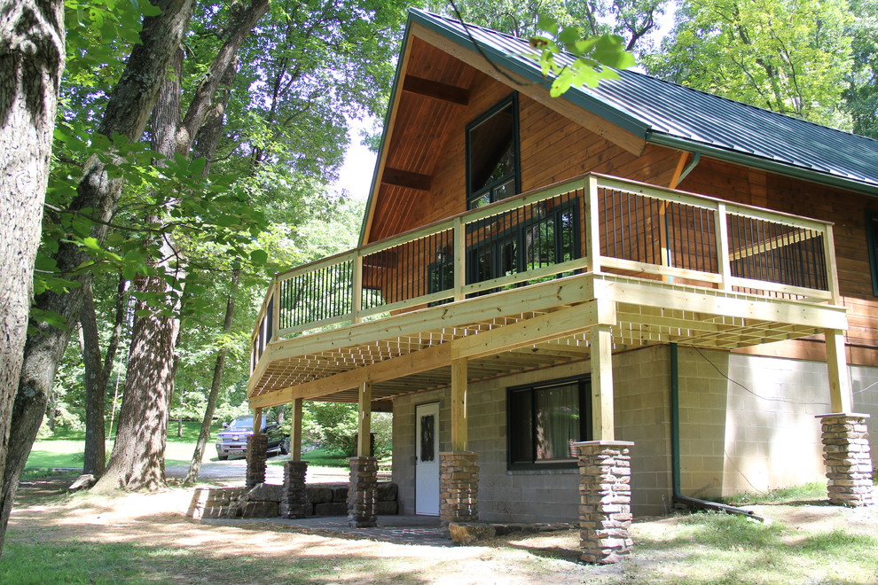 Example of a mountain style deck design in Columbus